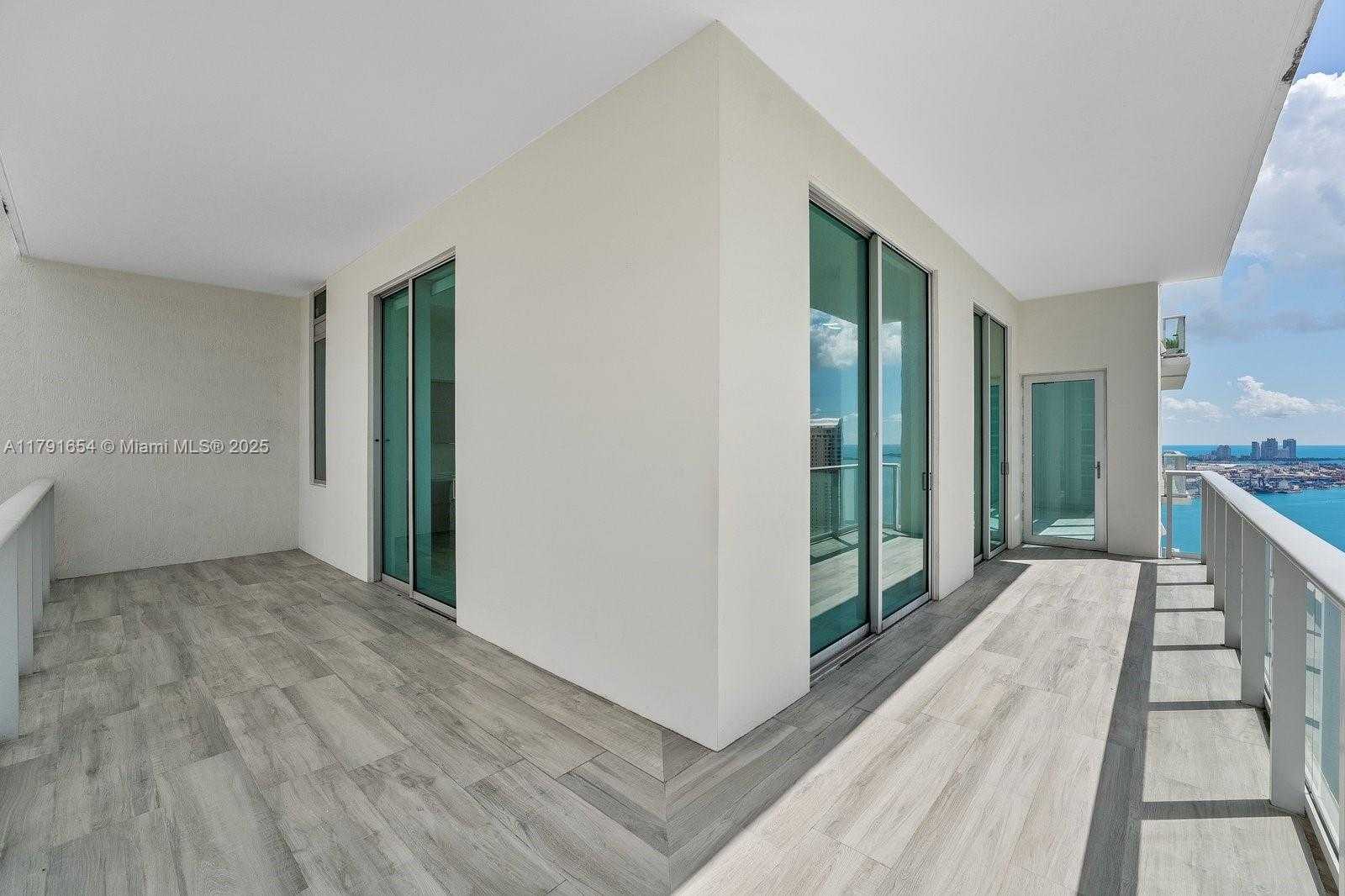 Small Image of 300 SOUTH BISCAYNE BLVD #PH-3902, Miami Number 18