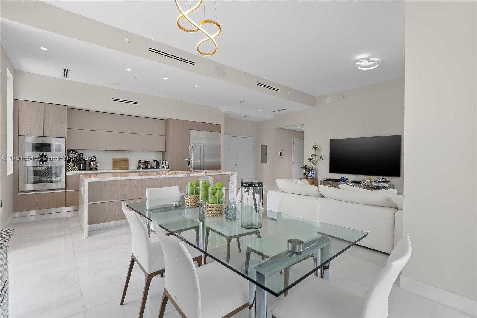 Small Image of 300 SOUTH BISCAYNE BLVD #PH-3902, Miami Number 2