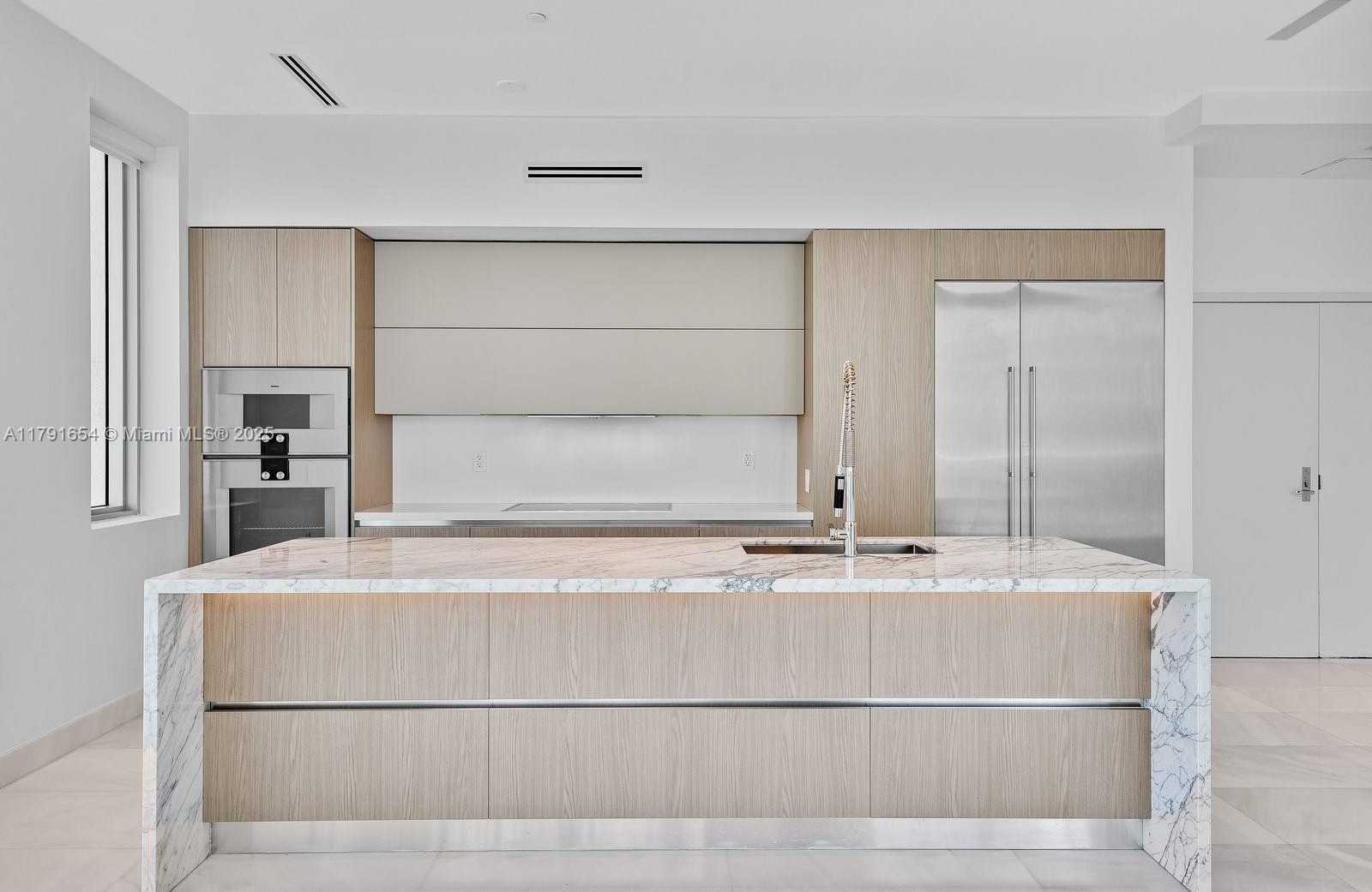 Small Image of 300 SOUTH BISCAYNE BLVD #PH-3902, Miami Number 3