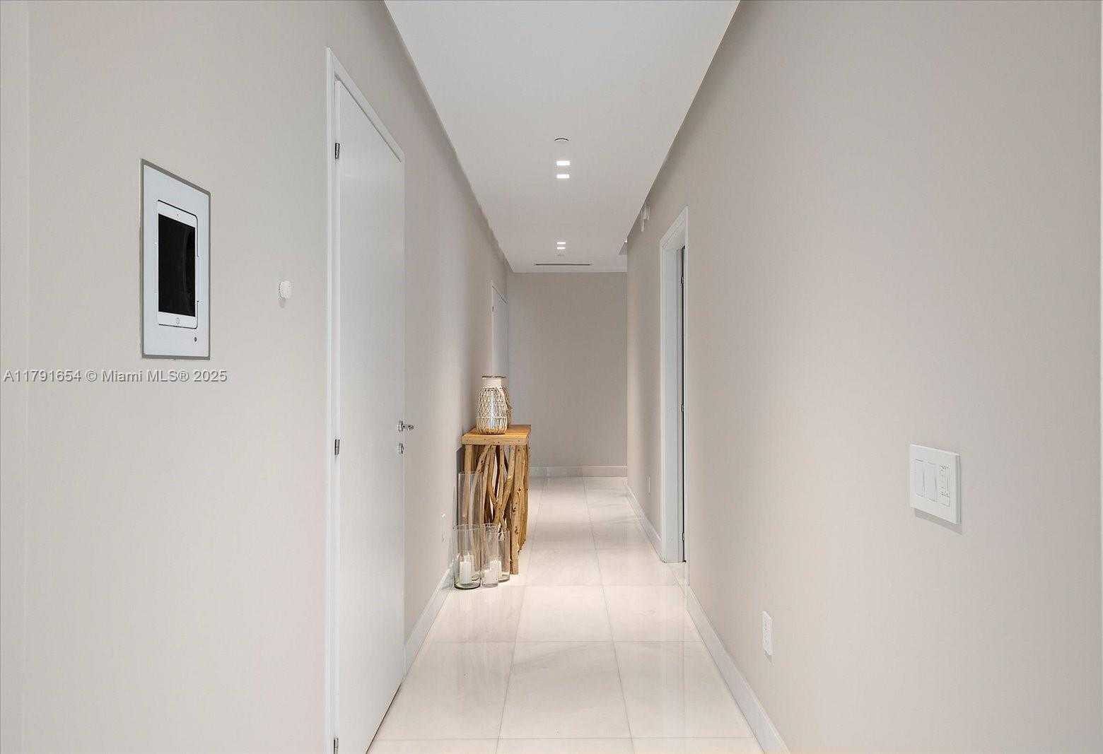 Small Image of 300 SOUTH BISCAYNE BLVD #PH-3902, Miami Number 4