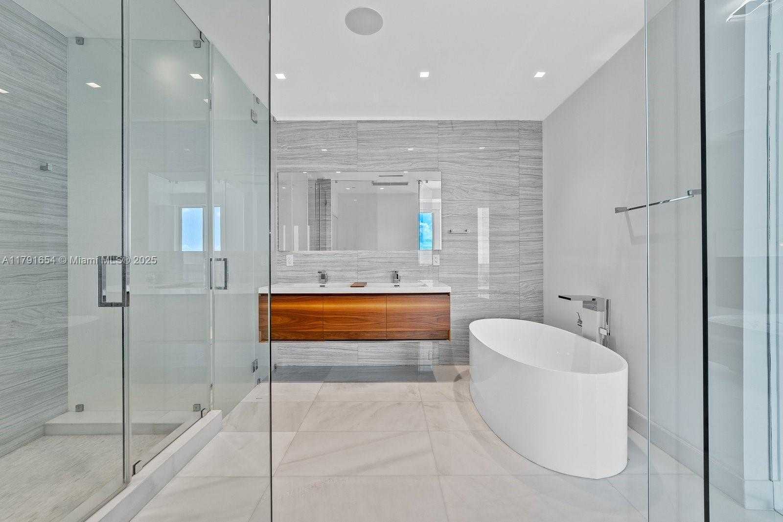 Small Image of 300 SOUTH BISCAYNE BLVD #PH-3902, Miami Number 7