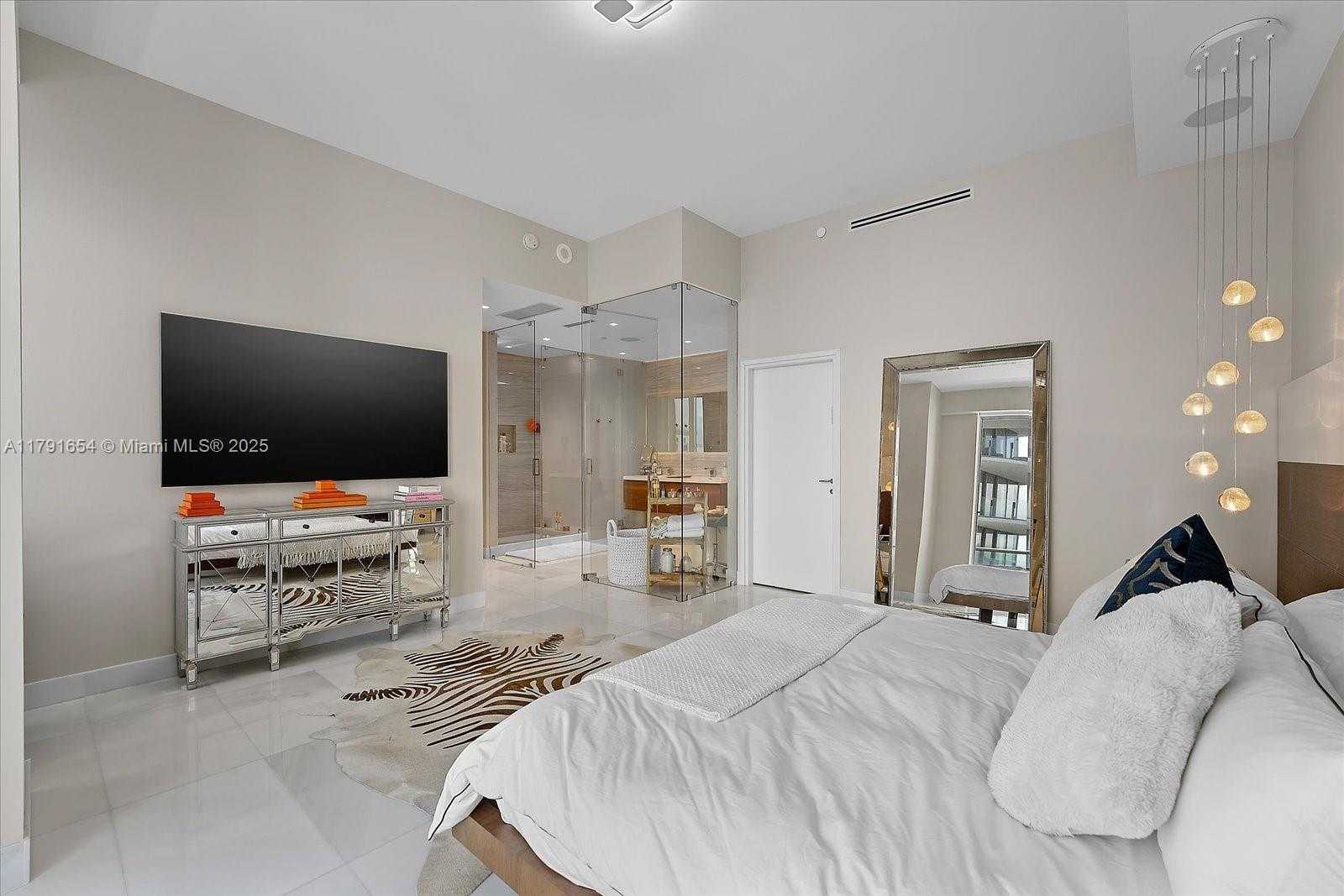 Small Image of 300 SOUTH BISCAYNE BLVD #PH-3902, Miami Number 8