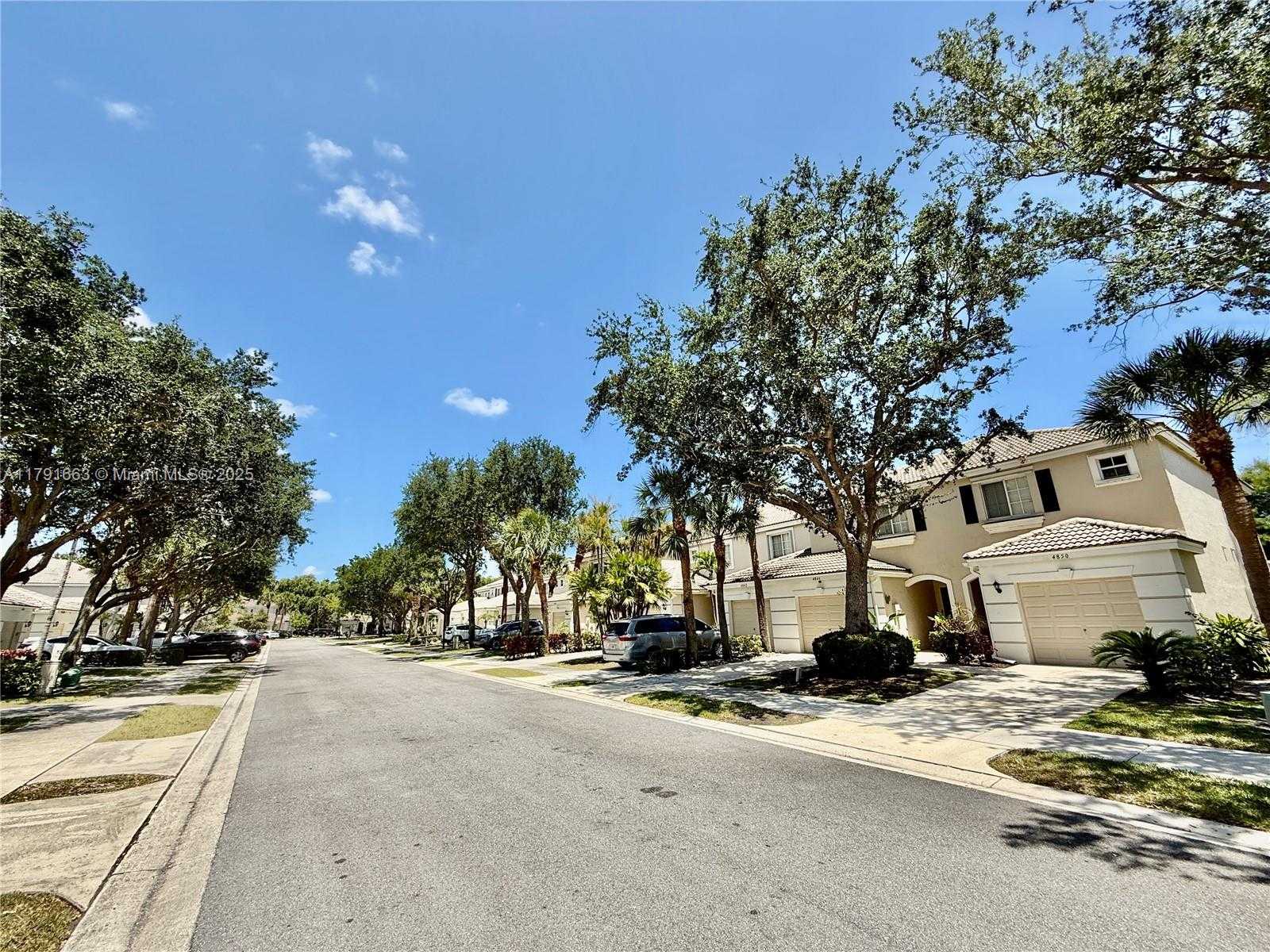 Small Image of 4855 PALMBROOKE CIR, West Palm Beach Number 13
