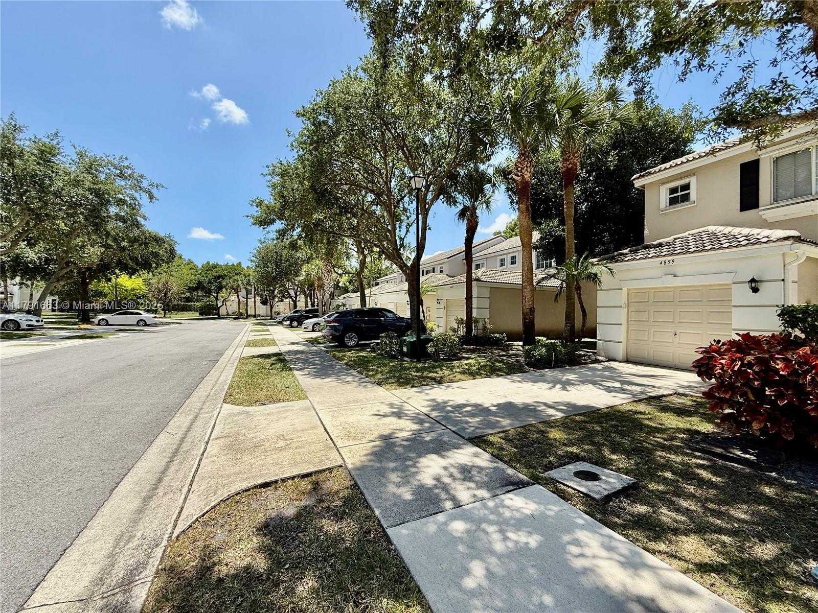 Small Image of 4855 PALMBROOKE CIR, West Palm Beach Number 14