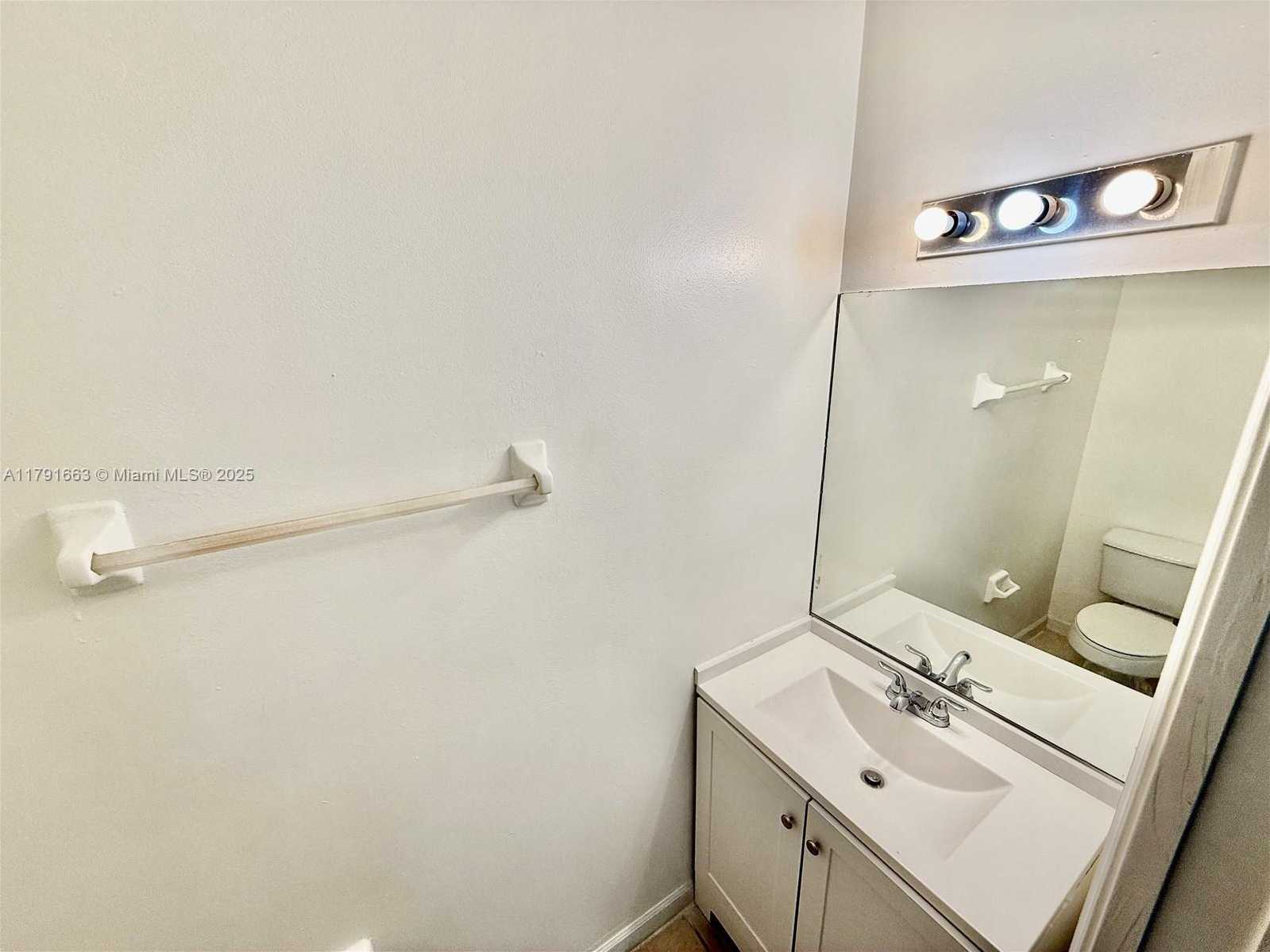 Small Image of 4855 PALMBROOKE CIR, West Palm Beach Number 23