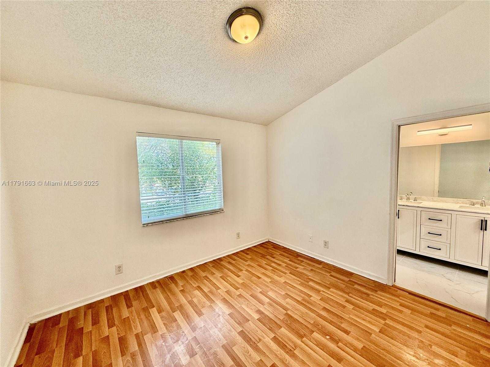 Small Image of 4855 PALMBROOKE CIR, West Palm Beach Number 26