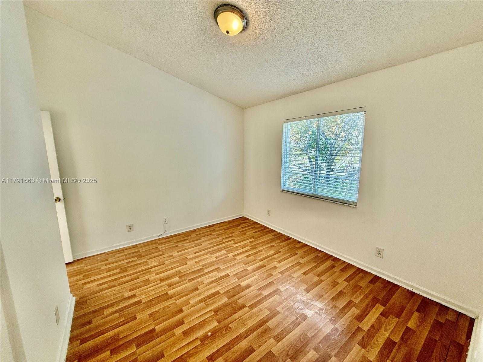 Small Image of 4855 PALMBROOKE CIR, West Palm Beach Number 27