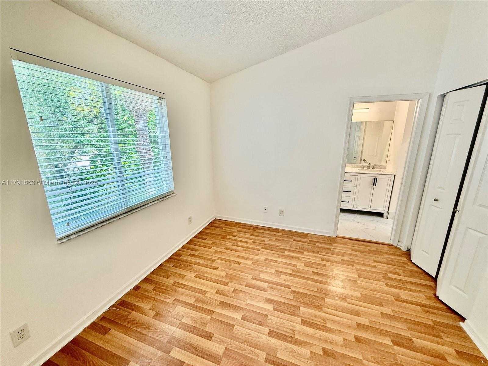 Small Image of 4855 PALMBROOKE CIR, West Palm Beach Number 28