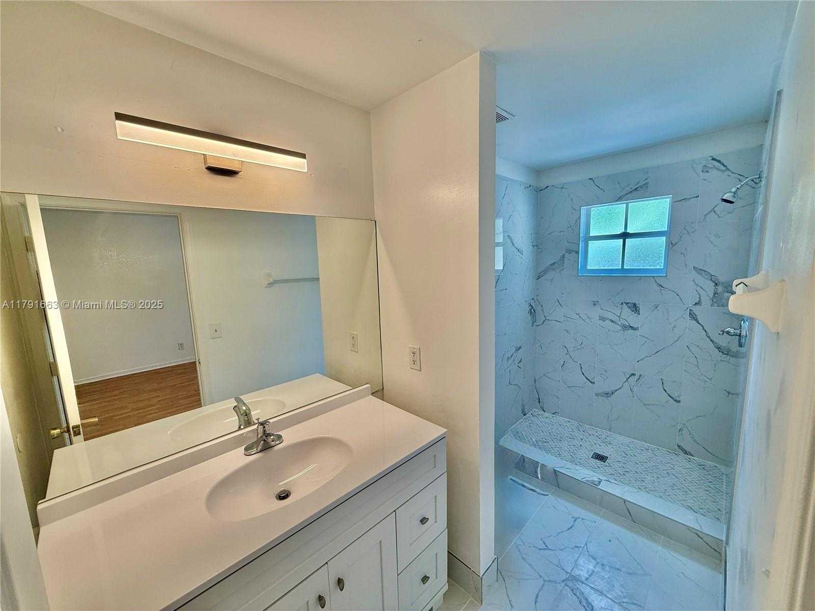 Small Image of 4855 PALMBROOKE CIR, West Palm Beach Number 29