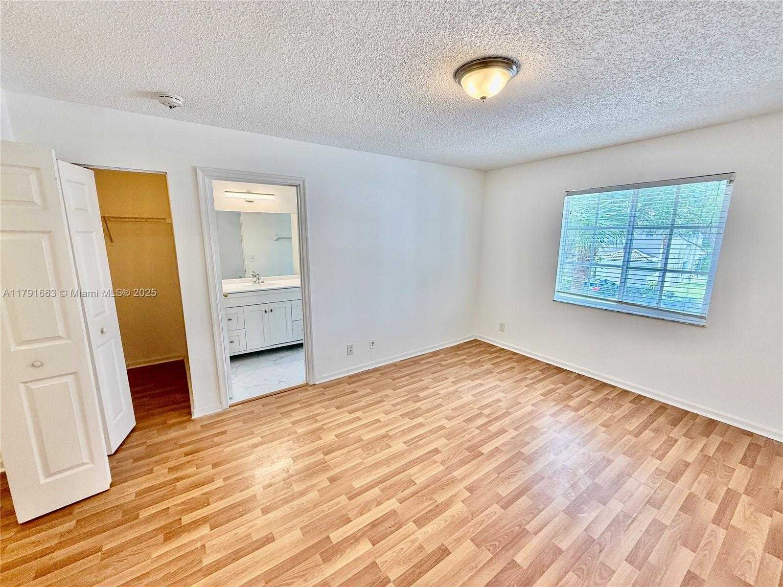 Small Image of 4855 PALMBROOKE CIR, West Palm Beach Number 37