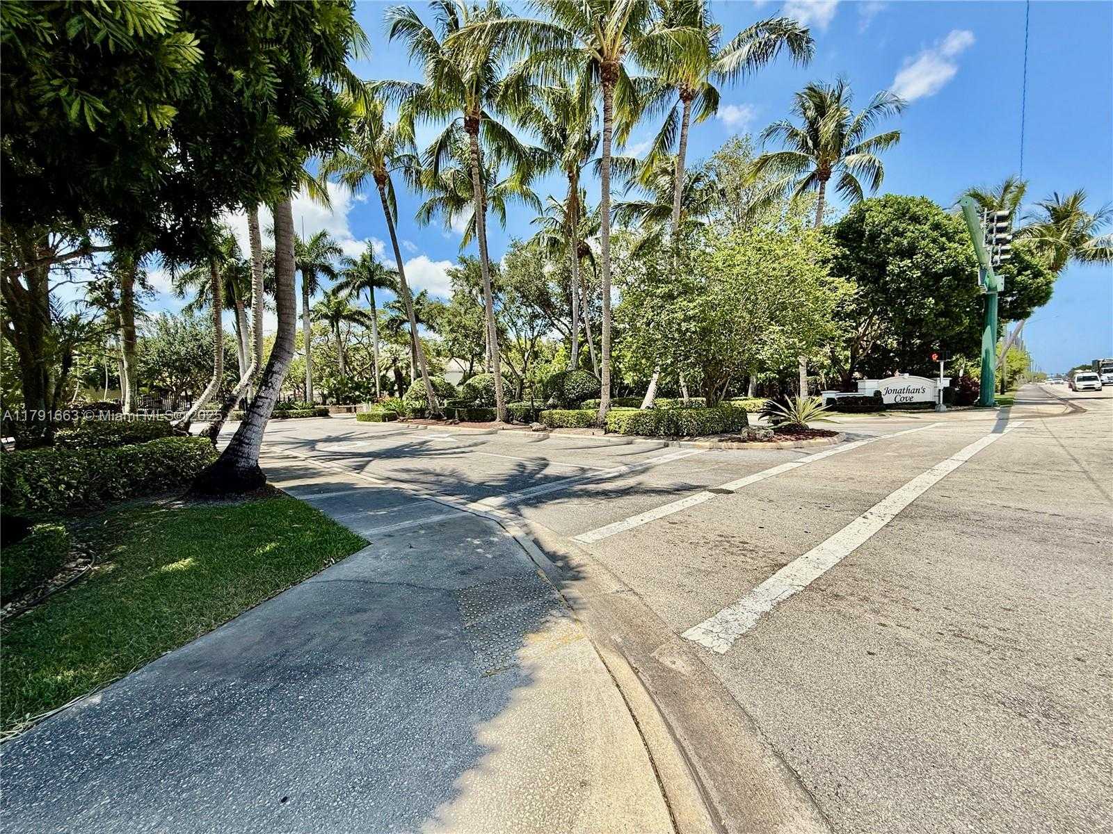 Small Image of 4855 PALMBROOKE CIR, West Palm Beach Number 5