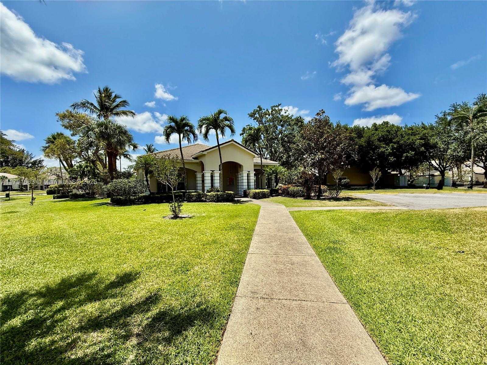 Small Image of 4855 PALMBROOKE CIR, West Palm Beach Number 64