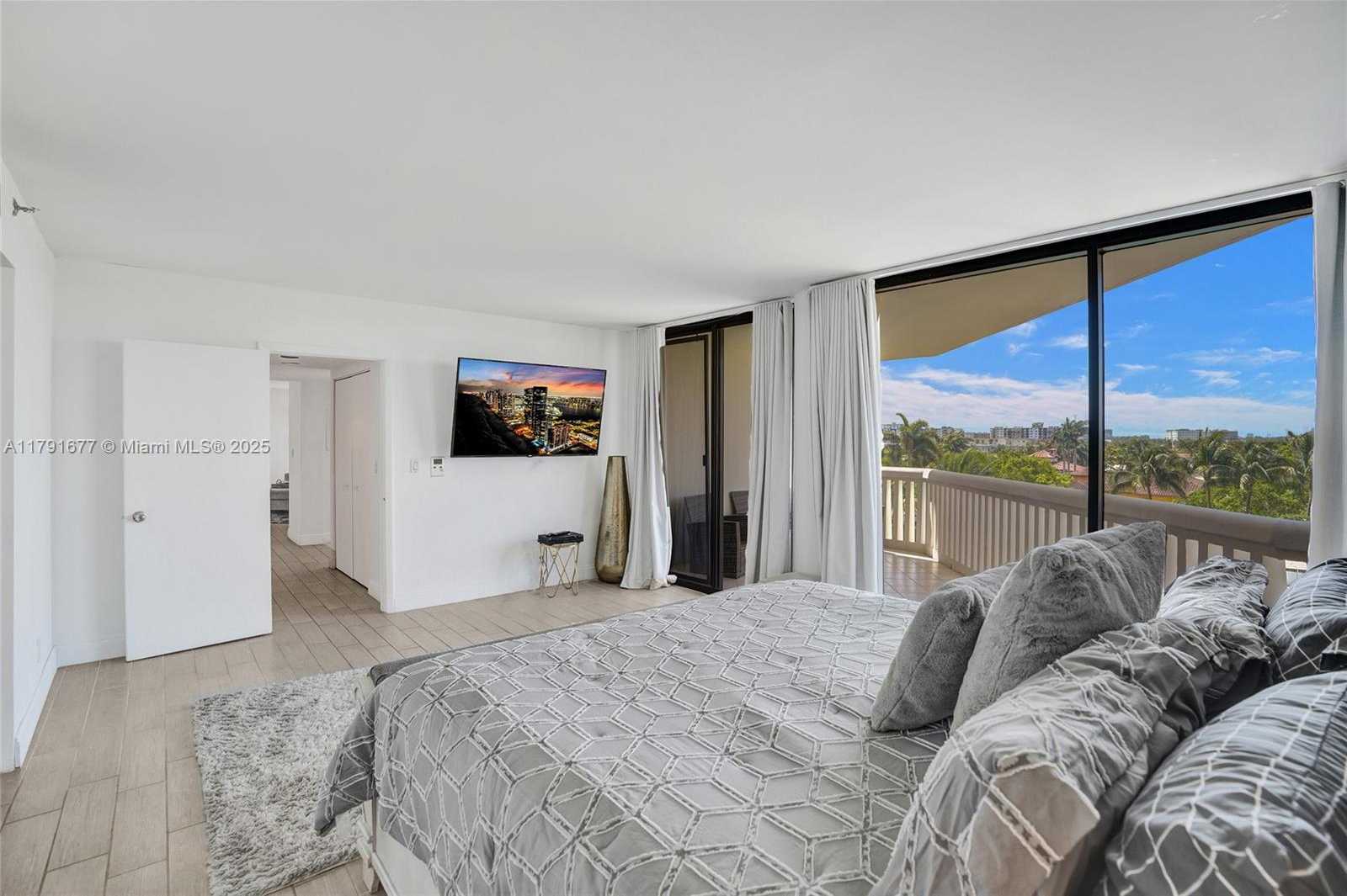 Small Image of 1000 EAST ISLAND BLVD #503, Aventura Number 29