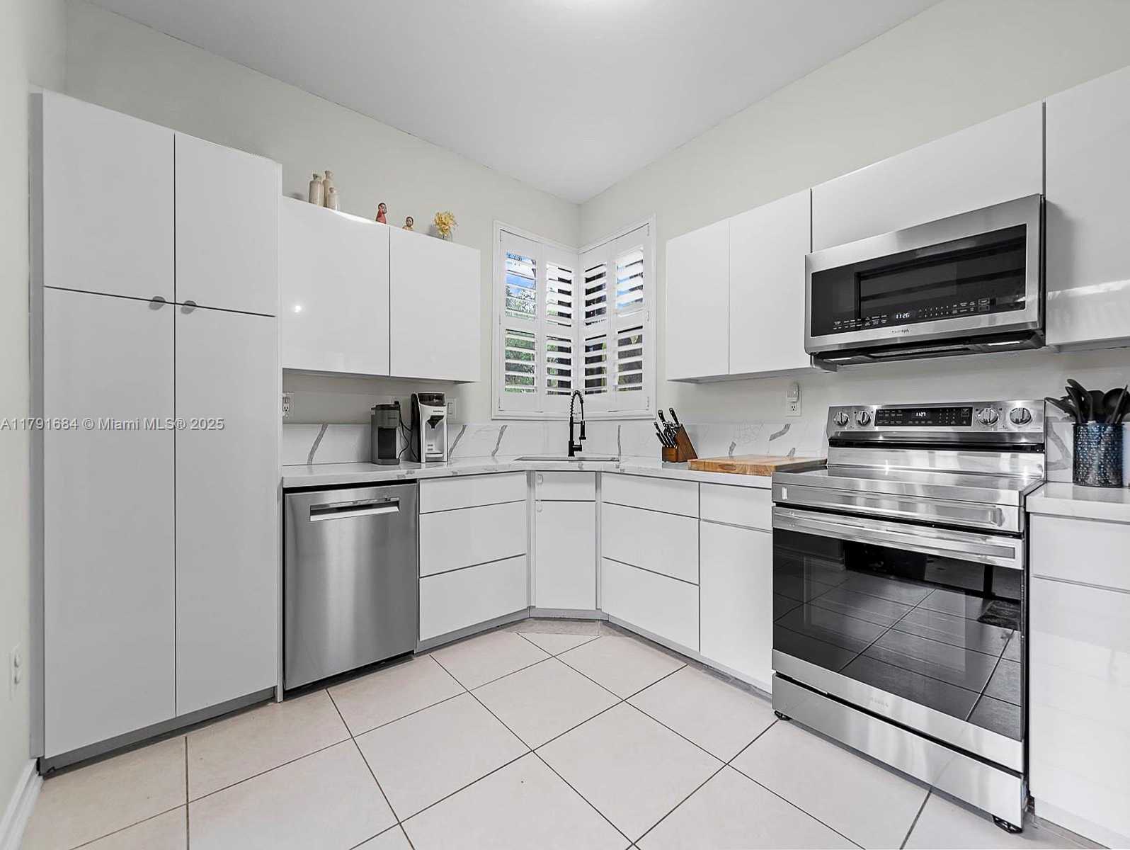 Small Image of 15533 NORTH MIAMI LAKEWAY N #101-19, Miami Lakes Number 11