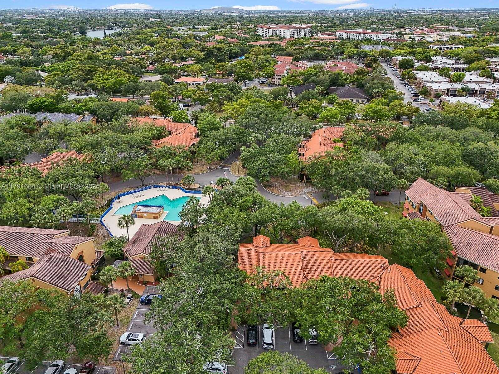 Small Image of 15533 NORTH MIAMI LAKEWAY N #101-19, Miami Lakes Number 21