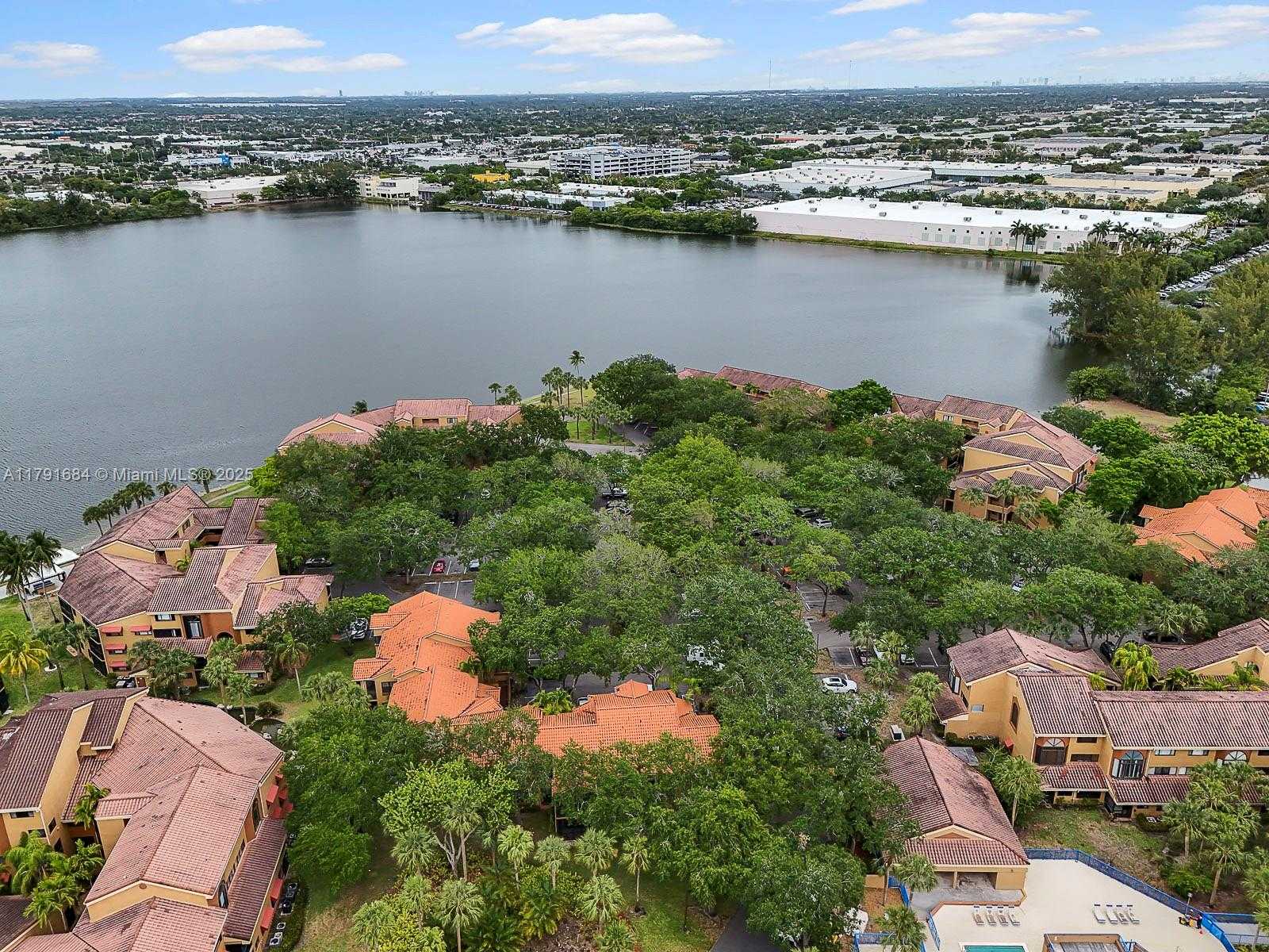 Small Image of 15533 NORTH MIAMI LAKEWAY N #101-19, Miami Lakes Number 24