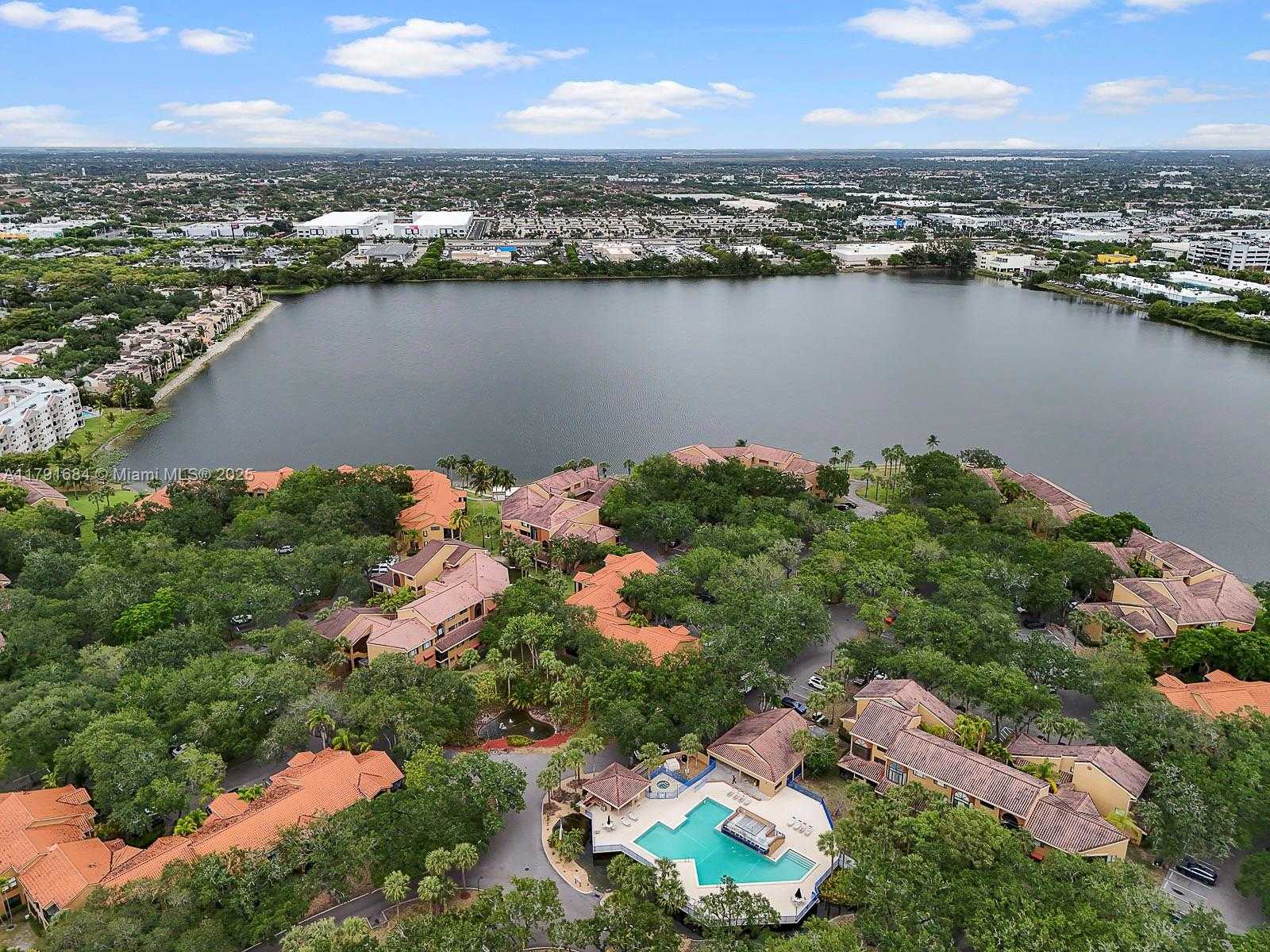 Small Image of 15533 NORTH MIAMI LAKEWAY N #101-19, Miami Lakes Number 25
