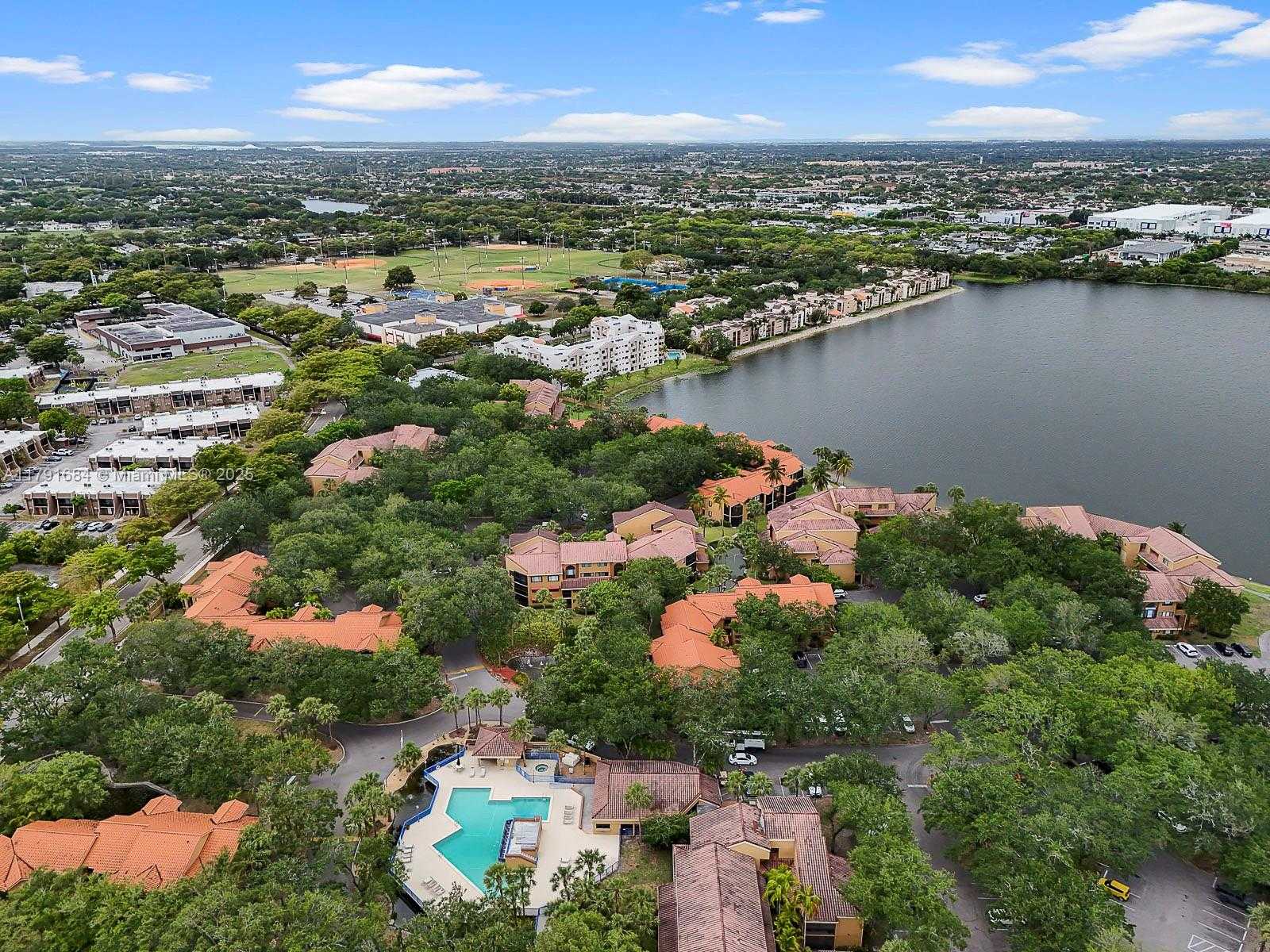 Small Image of 15533 NORTH MIAMI LAKEWAY N #101-19, Miami Lakes Number 26