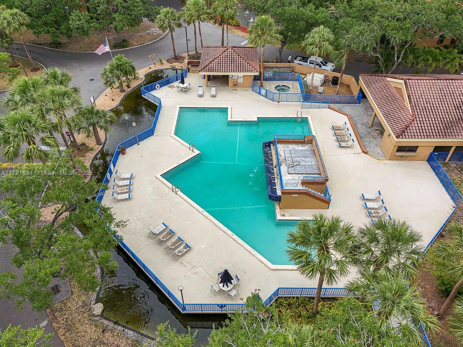 Small Image of 15533 NORTH MIAMI LAKEWAY N #101-19, Miami Lakes Number 27