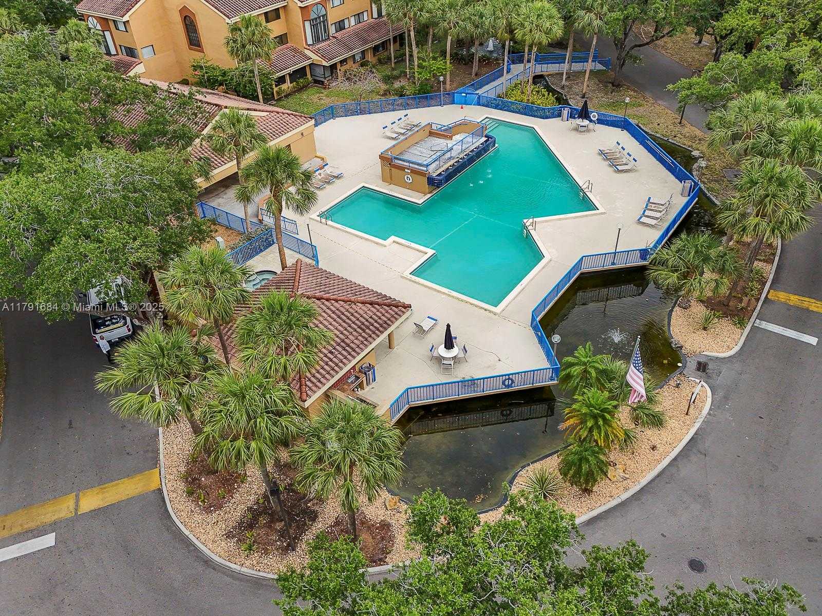 Small Image of 15533 NORTH MIAMI LAKEWAY N #101-19, Miami Lakes Number 28