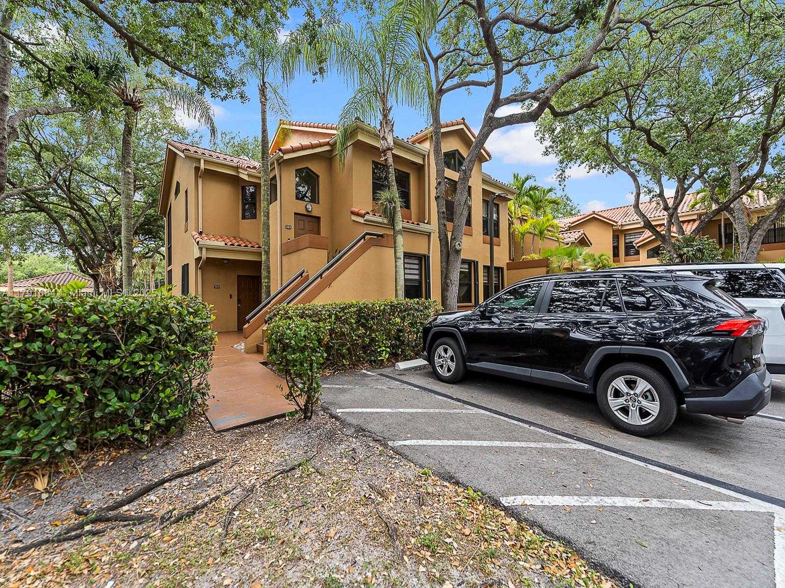 Small Image of 15533 NORTH MIAMI LAKEWAY N #101-19, Miami Lakes Number 31