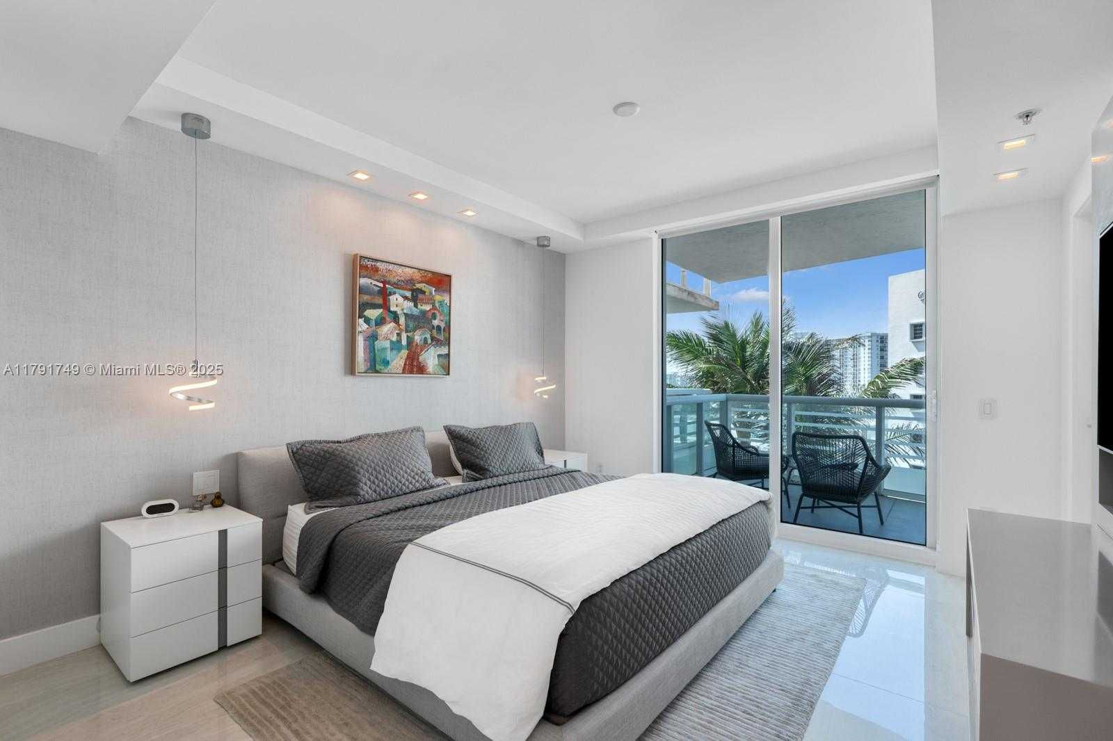 Small Image of 3801 COLLINS AVE #703, Miami Beach Number 11