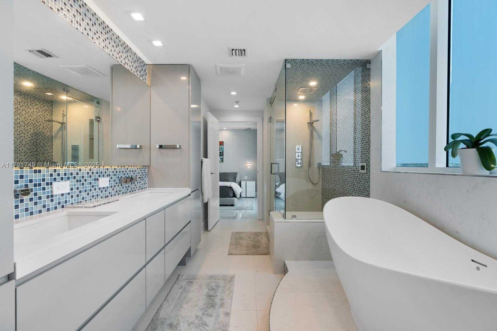 Small Image of 3801 COLLINS AVE #703, Miami Beach Number 12