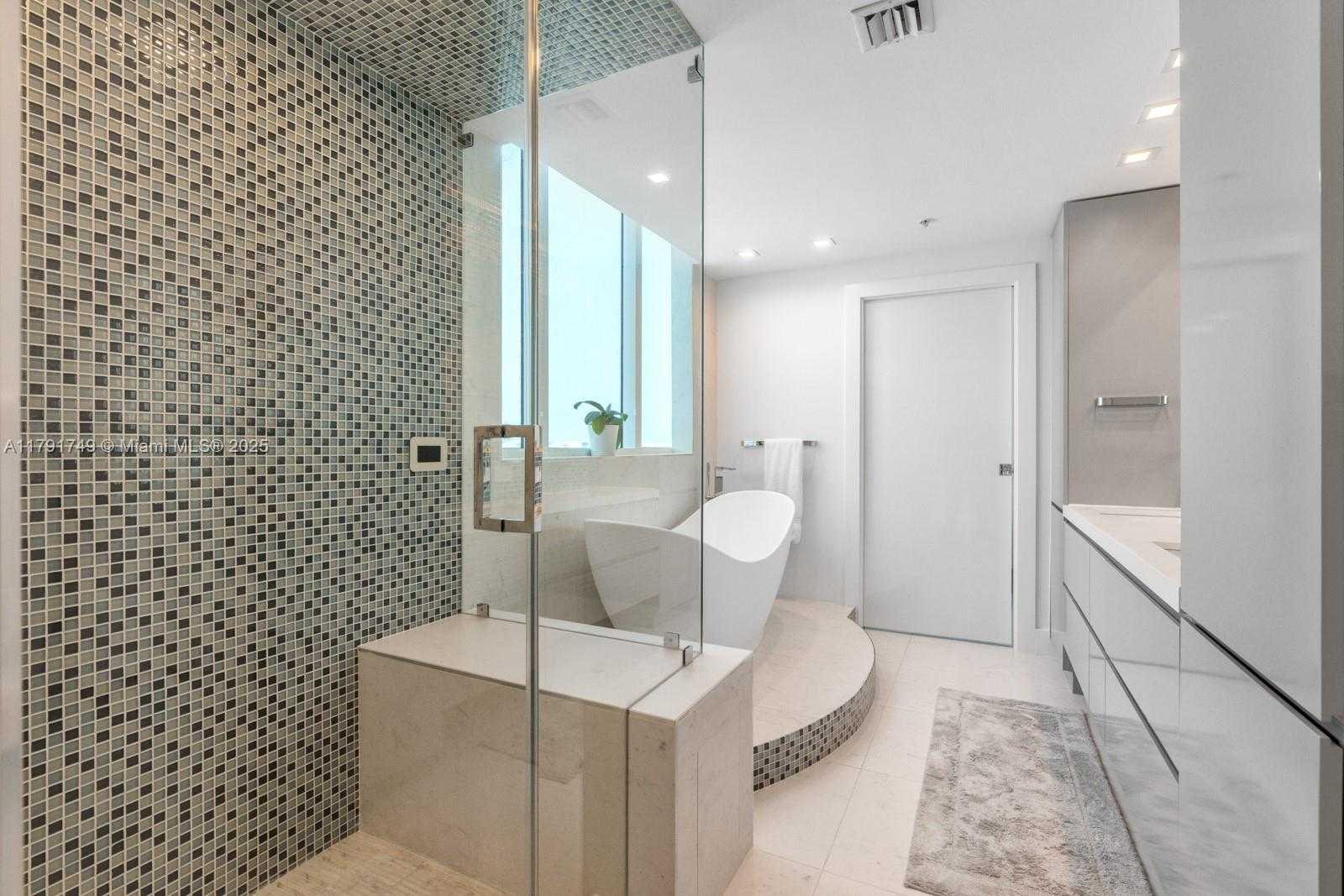 Small Image of 3801 COLLINS AVE #703, Miami Beach Number 13