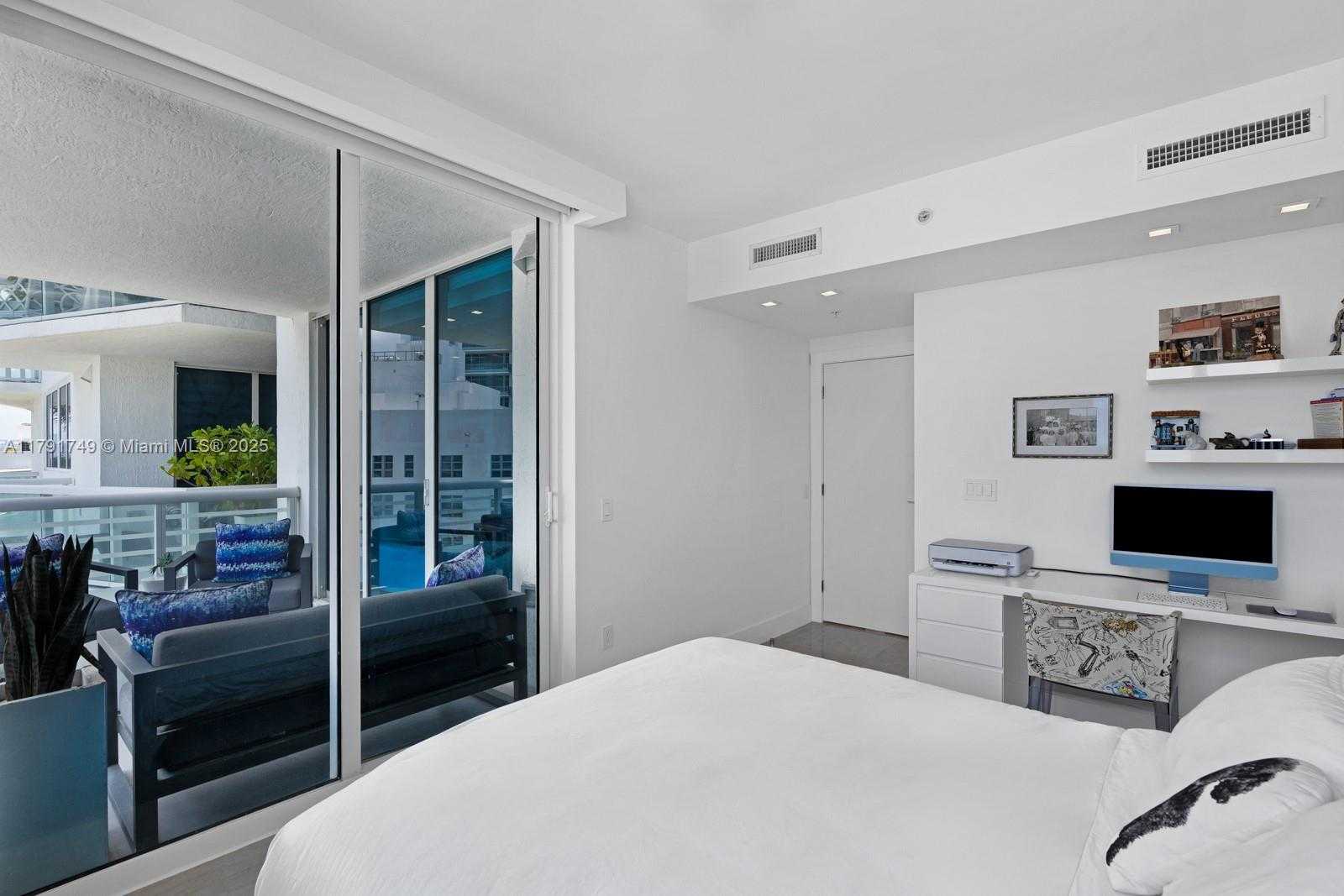 Small Image of 3801 COLLINS AVE #703, Miami Beach Number 14