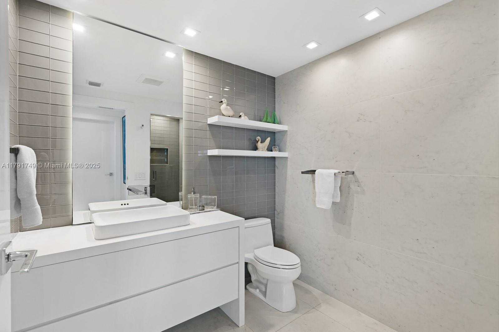 Small Image of 3801 COLLINS AVE #703, Miami Beach Number 16
