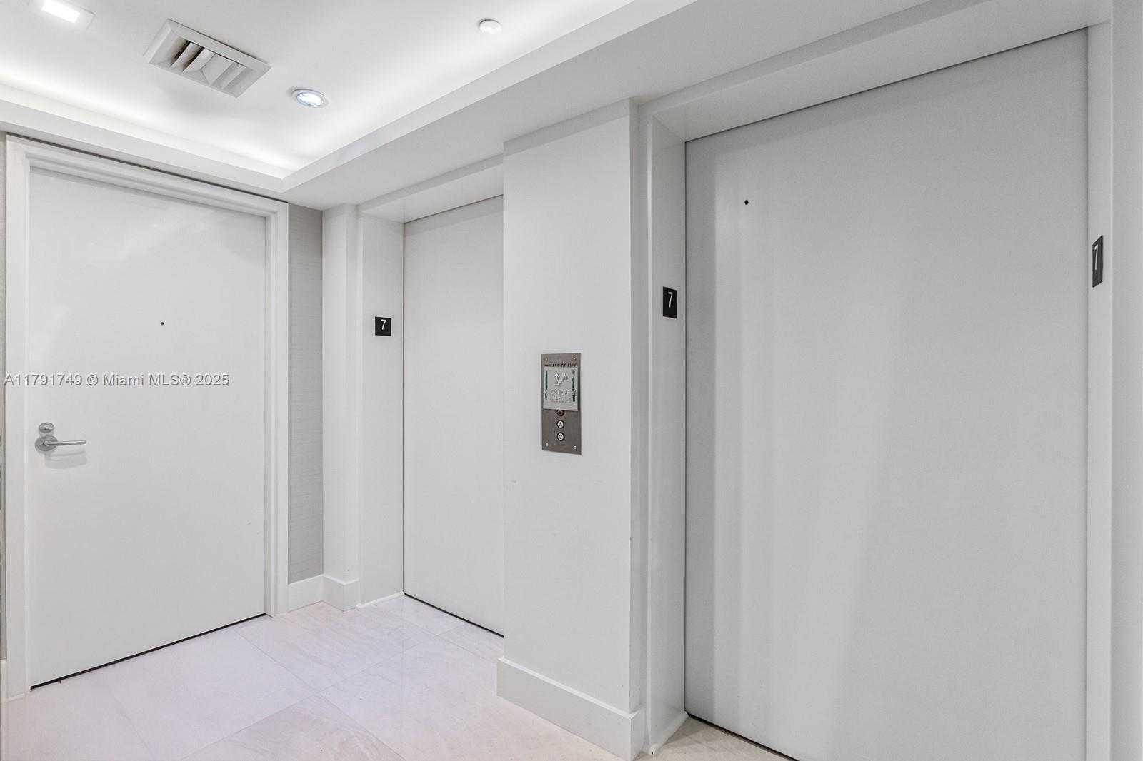 Small Image of 3801 COLLINS AVE #703, Miami Beach Number 17