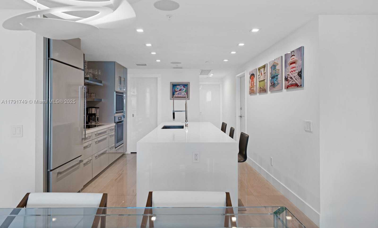 Small Image of 3801 COLLINS AVE #703, Miami Beach Number 6