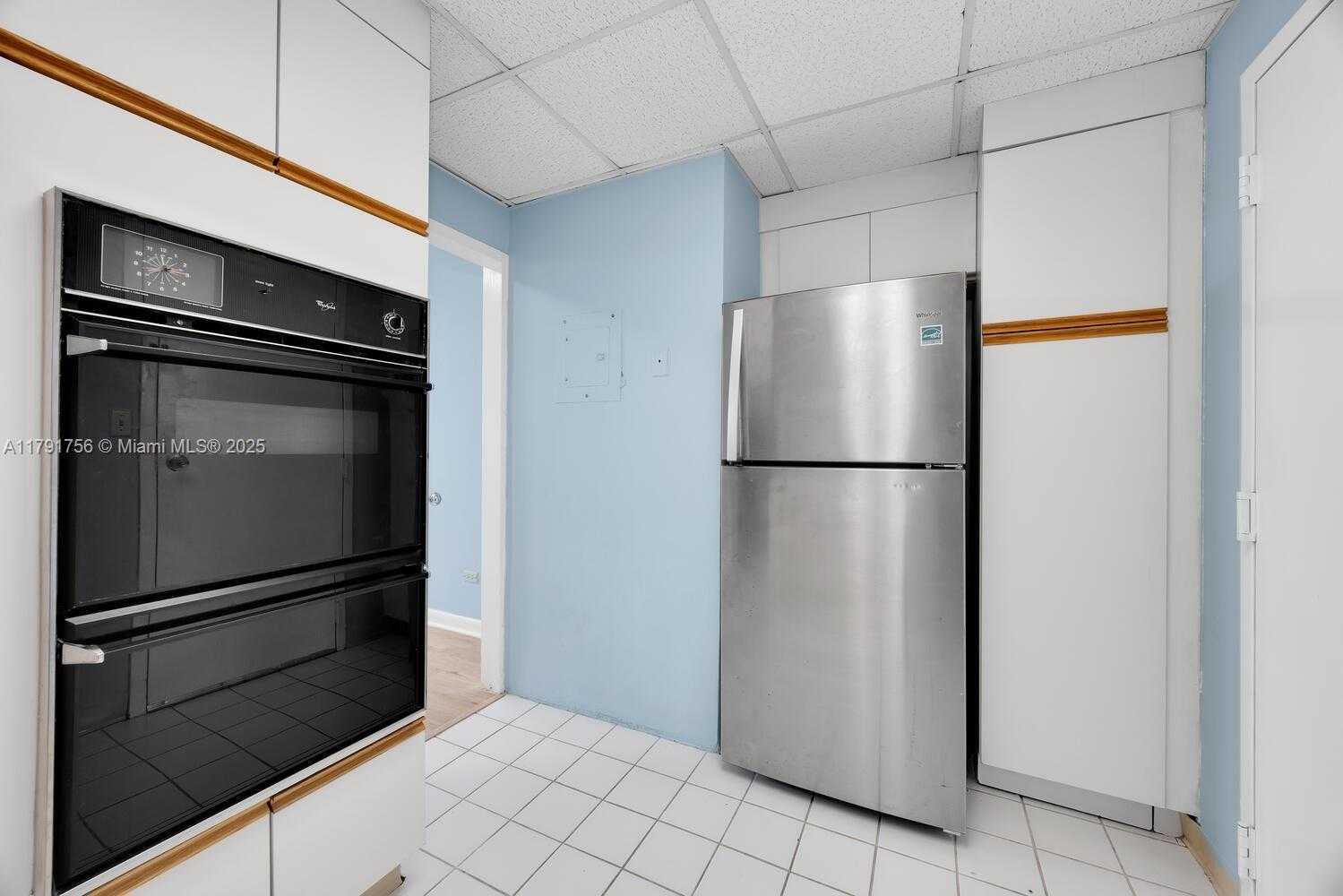 Small Image of 700 BILTMORE WAY #212, Coral Gables Number 8