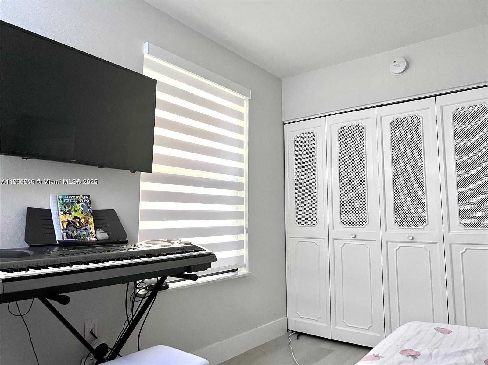 Small Image of 20200 E Country Club Dr, Aventura, FL 33180, USA Number 11