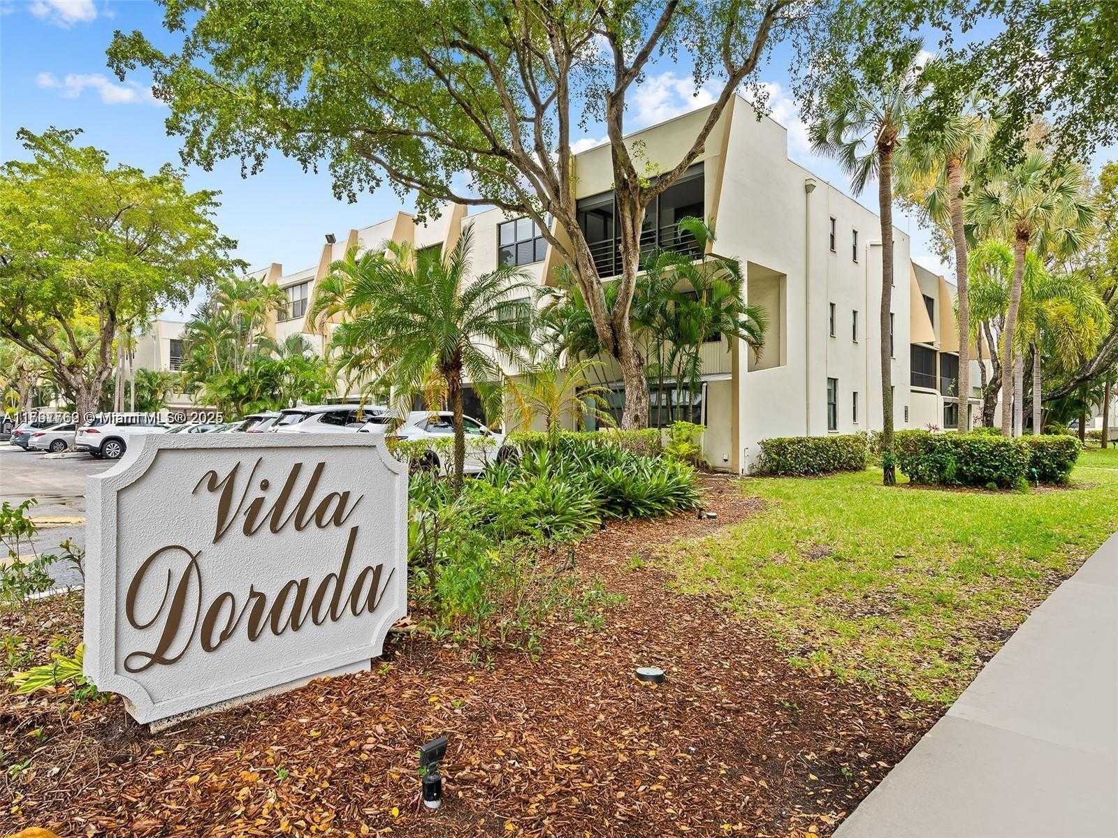 Small Image of 20200 E Country Club Dr, Aventura, FL 33180, USA Number 2