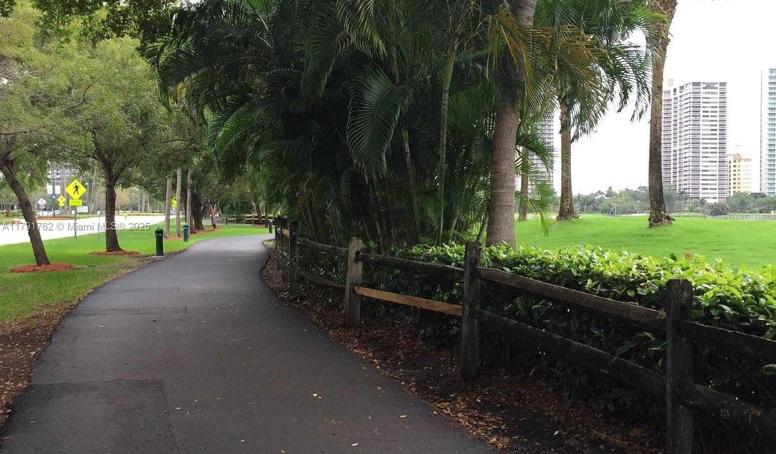 Small Image of 20200 E Country Club Dr, Aventura, FL 33180, USA Number 26