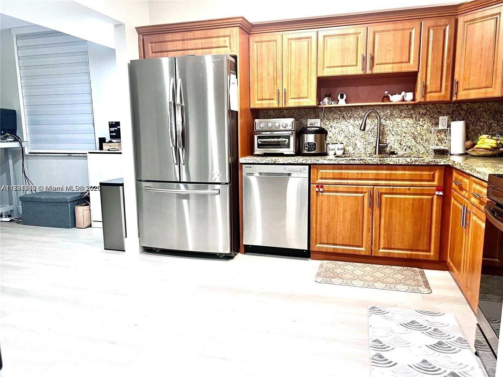 Small Image of 20200 E Country Club Dr, Aventura, FL 33180, USA Number 8