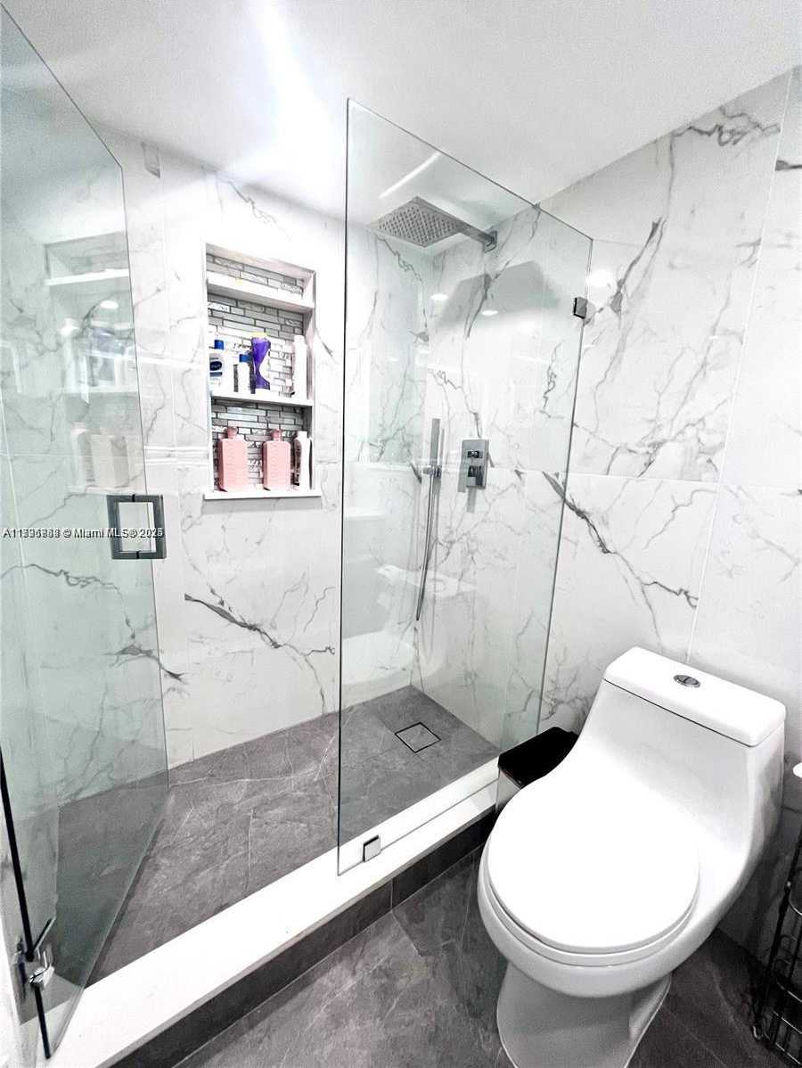 Small Image of 20200 E Country Club Dr, Aventura, FL 33180, USA Number 9