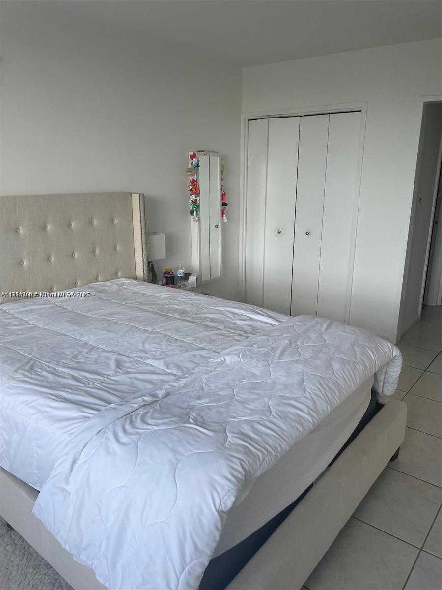 Small Image of 5161 COLLINS AVE #506, Miami Beach Number 6
