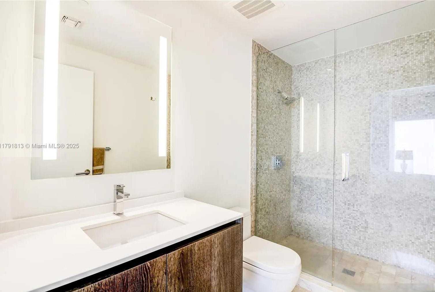 Small Image of 68 SOUTH EAST 6TH ST #1807, Miami Number 16