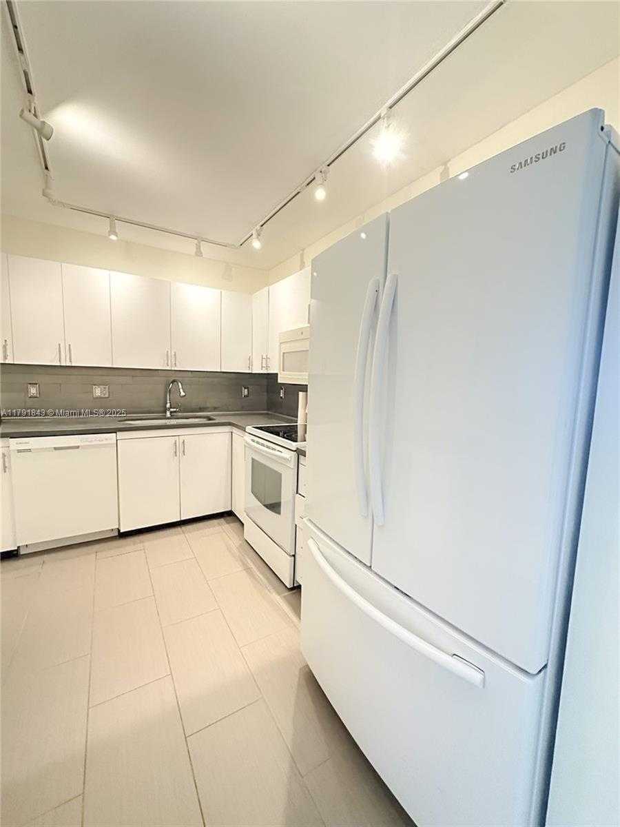 Small Image of 2500 PARKVIEW DR #2004, Hallandale Beach Number 11