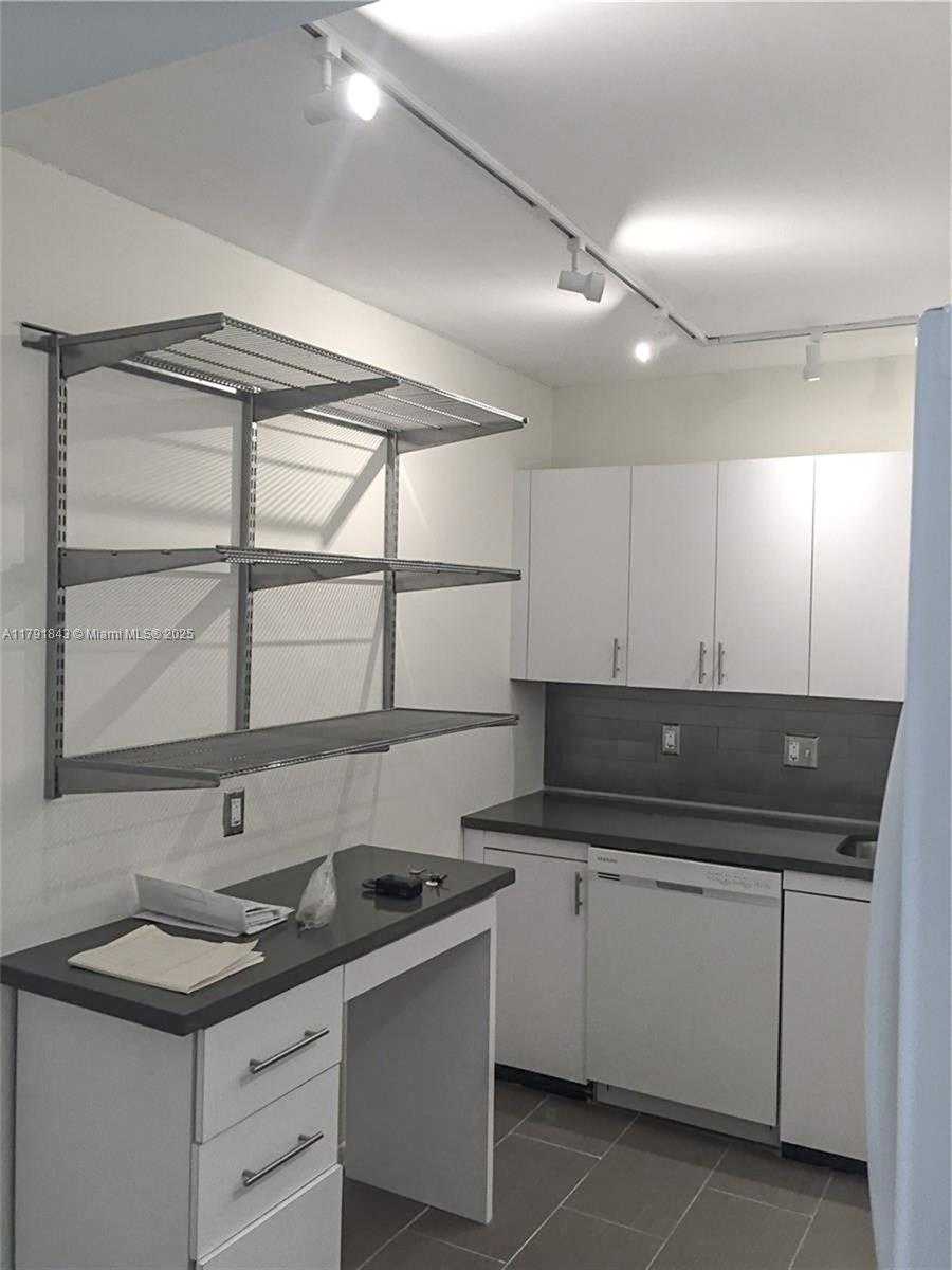Small Image of 2500 PARKVIEW DR #2004, Hallandale Beach Number 12