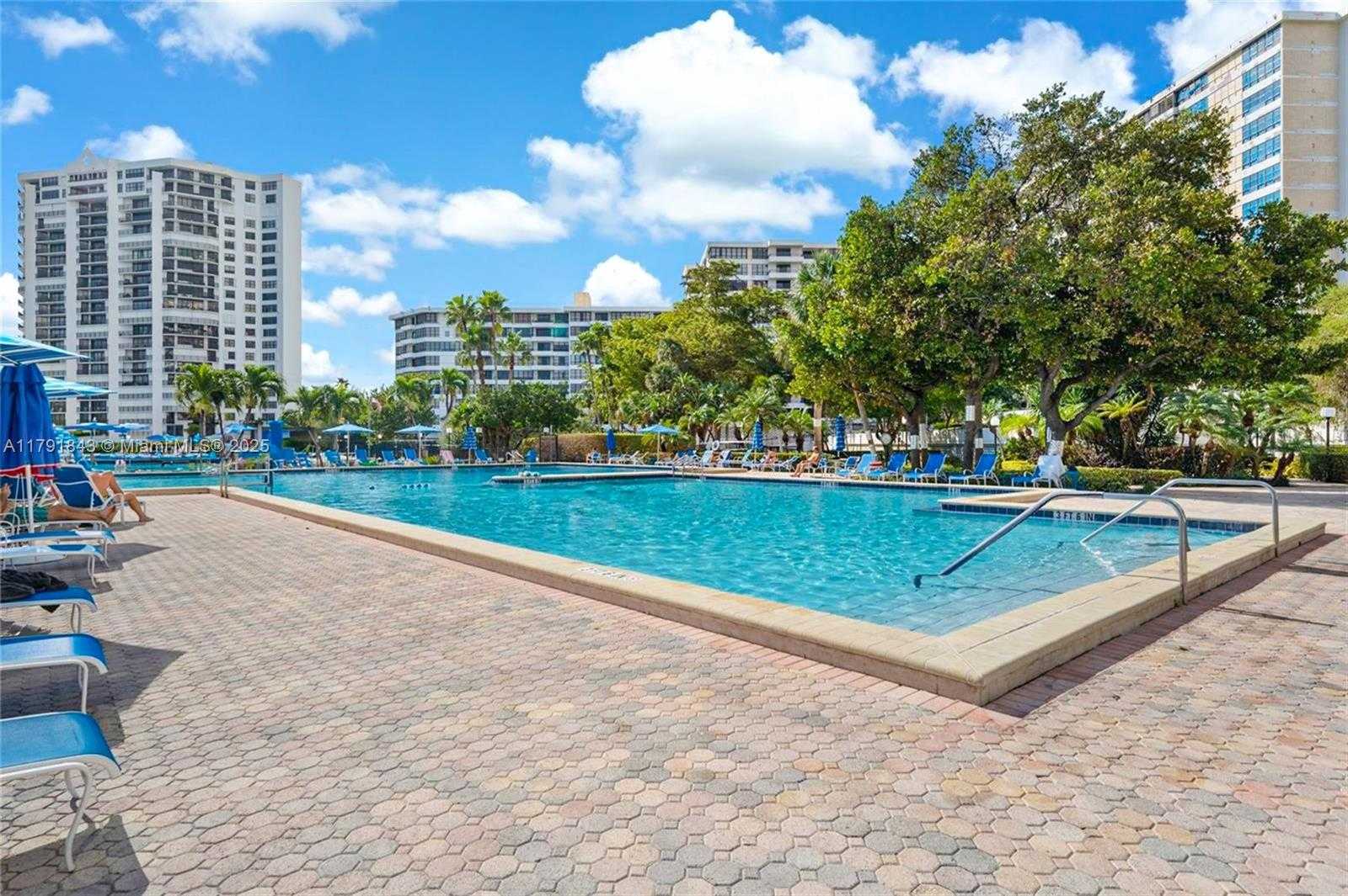 Small Image of 2500 PARKVIEW DR #2004, Hallandale Beach Number 32