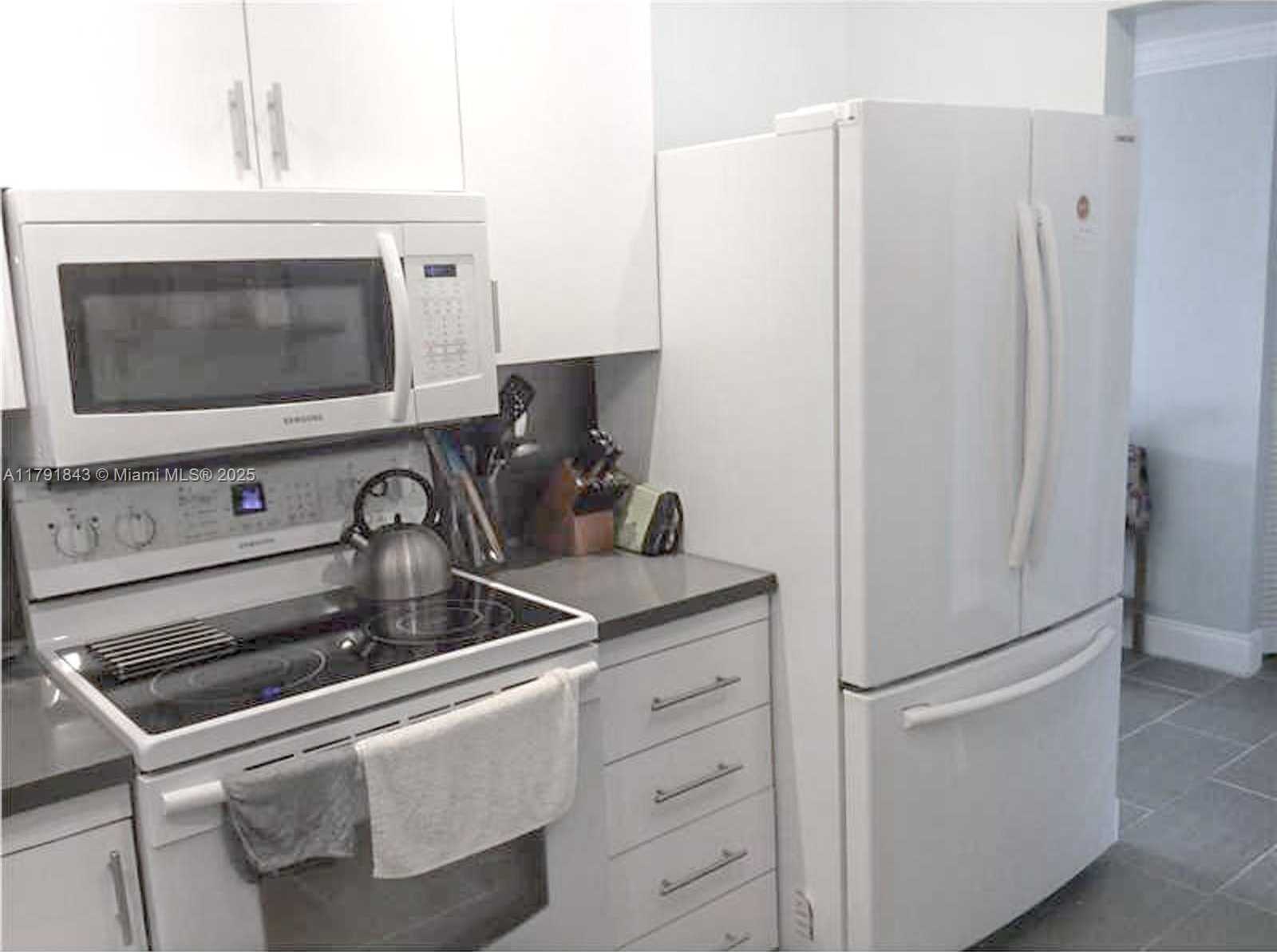Small Image of 2500 PARKVIEW DR #2004, Hallandale Beach Number 9