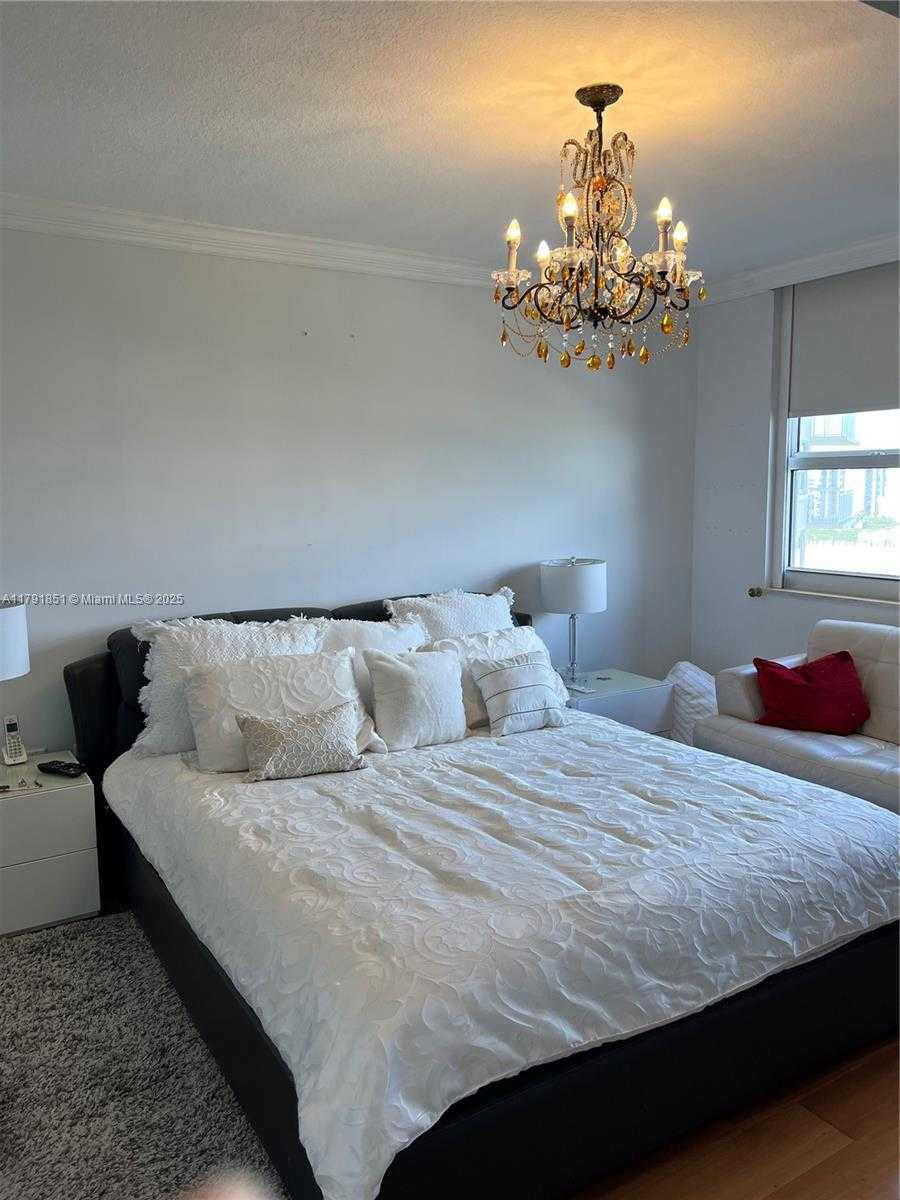 Small Image of 19501 WEST COUNTRY CLUB DR #1112, Aventura Number 7