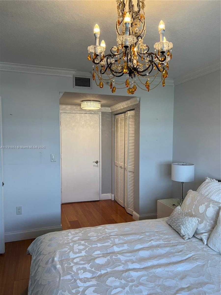 Small Image of 19501 WEST COUNTRY CLUB DR #1112, Aventura Number 9