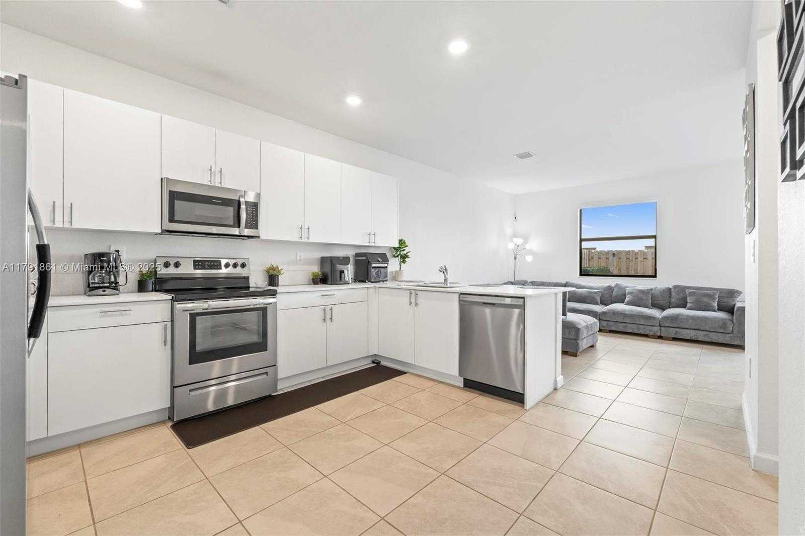 Small Image of 24676 SOUTH WEST 119TH CT, Homestead Number 6