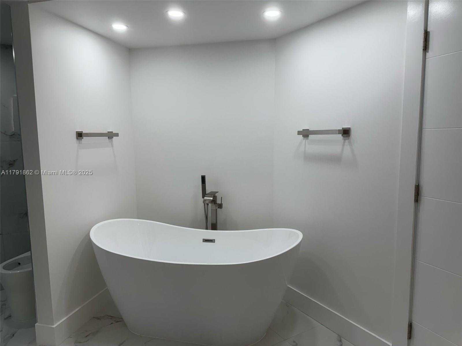 Small Image of 19101 NORTH EAST 36TH CT #206, Aventura Number 9