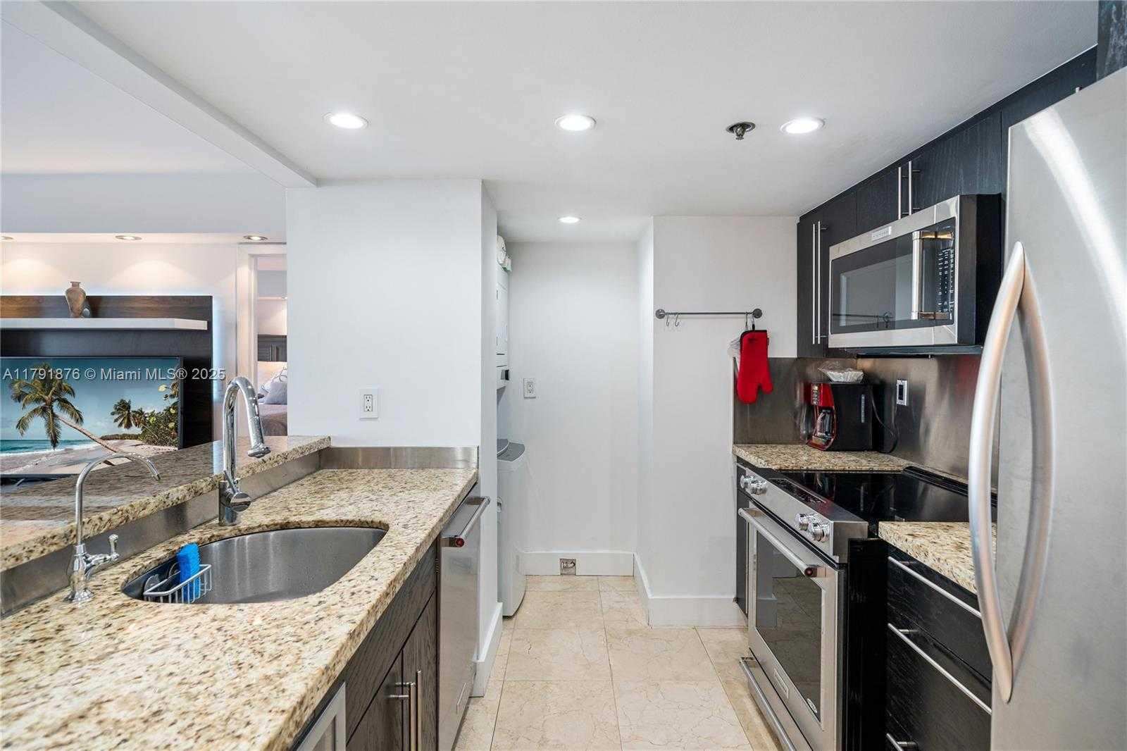 Small Image of 540 BRICKELL KEY DR #1411, Miami Number 12