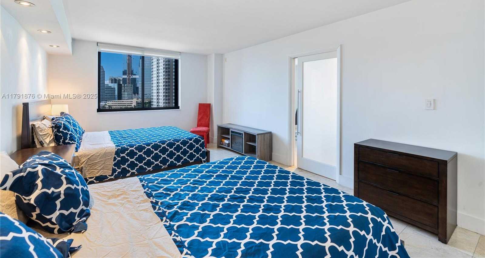 Small Image of 540 BRICKELL KEY DR #1411, Miami Number 21
